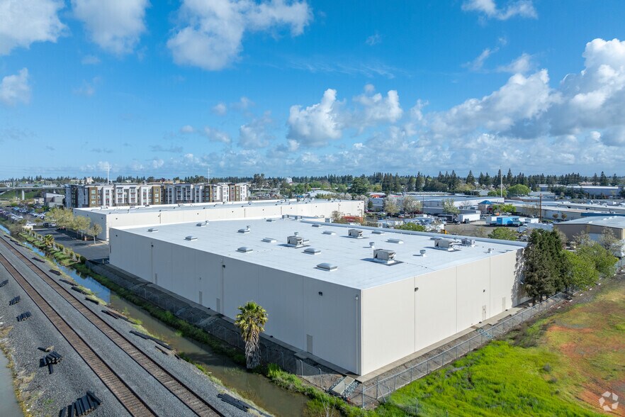 More Photos Of 2934 Ramona Ave, Sacramento Warehouse For Lease