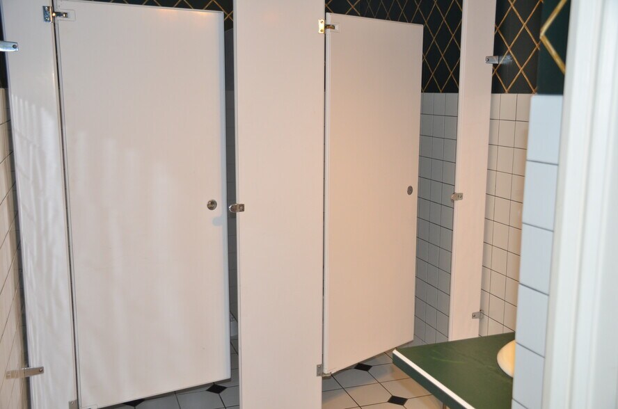 More Photos Of 11 Benton Ave E, Albia Restaurant For Sale