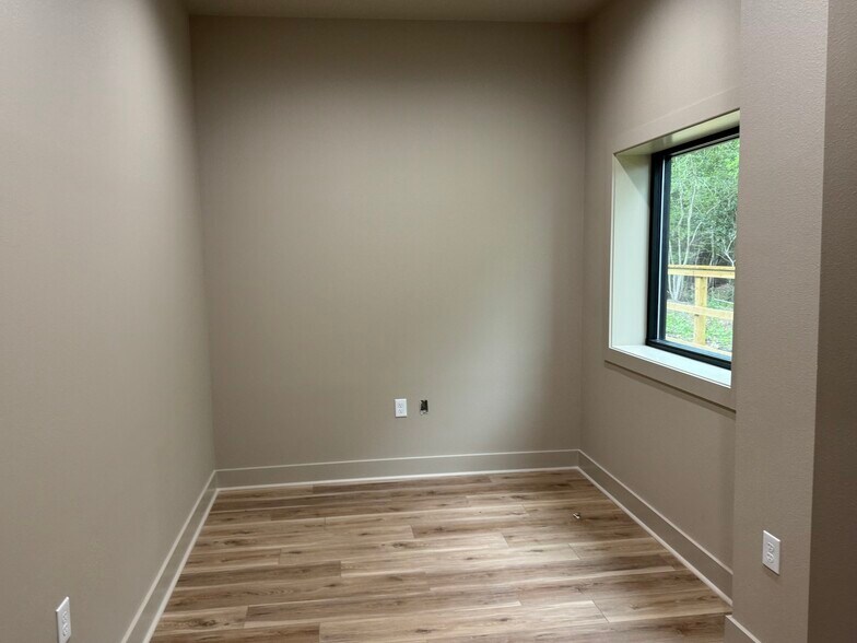 More Photos Of 4230 S Major Dr, Beaumont Warehouse For Lease