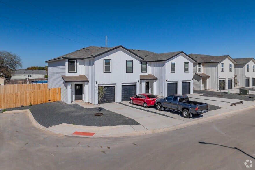 More Photos Of 11327 Clearmine St, San Antonio Apartments For Sale