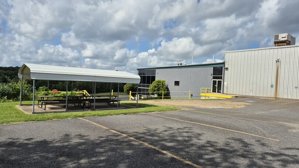 More Photos Of 400 Aviation Plz, Hot Springs Manufacturing For Lease