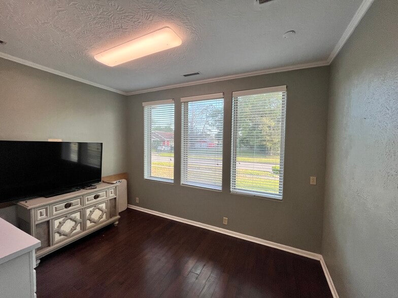 More Photos Of 2474 Broadway, Beaumont Medical For Sale