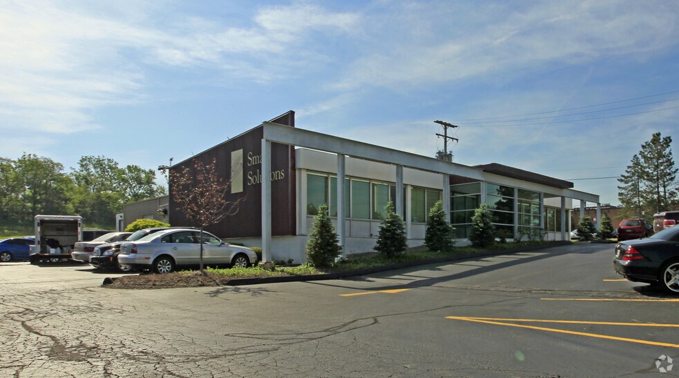 Primary Photo Of 23900-23920 Mercantile Rd, Beachwood Service For Sale