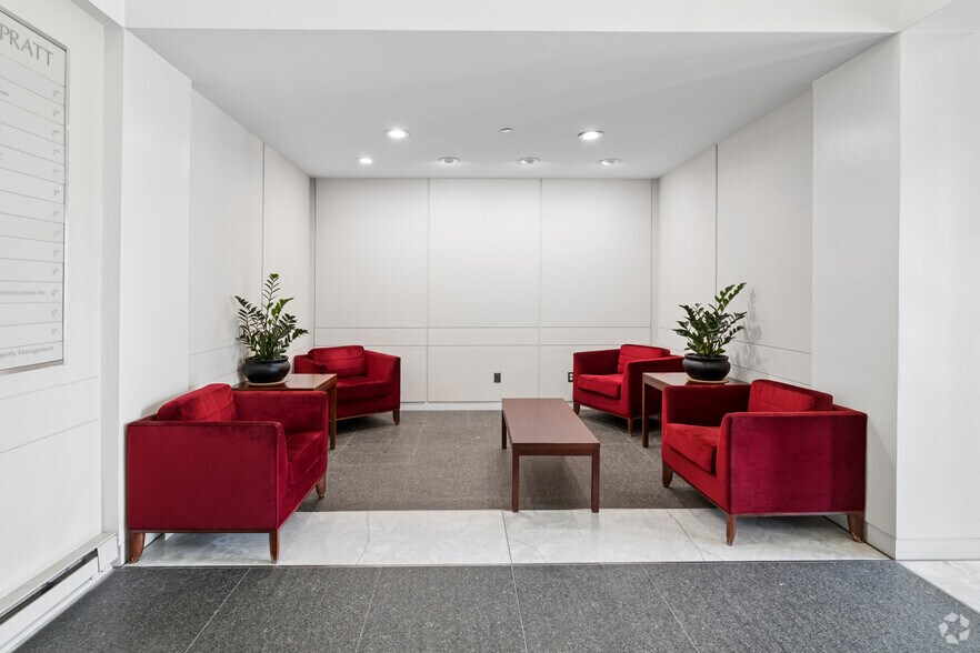 More Photos Of 300 W Pratt St, Baltimore Office For Sale
