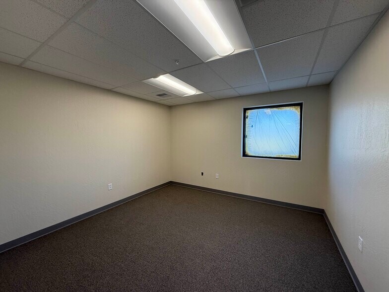 More Photos Of 1140 Glenwood ave, Turlock Showroom For Lease