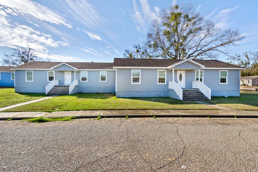 Primary Photo Of 2100 N Woodlawn Dr, Mobile Apartments For Sale