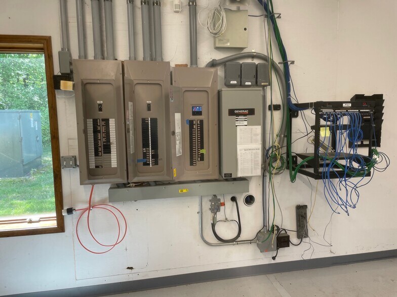 More Photos Of 14515 Mackey Rd, Holly Research And Development For Lease