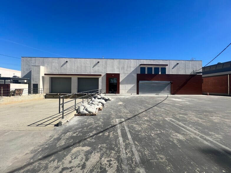 Primary Photo Of 4906 Alcoa Ave, Vernon Warehouse For Sale