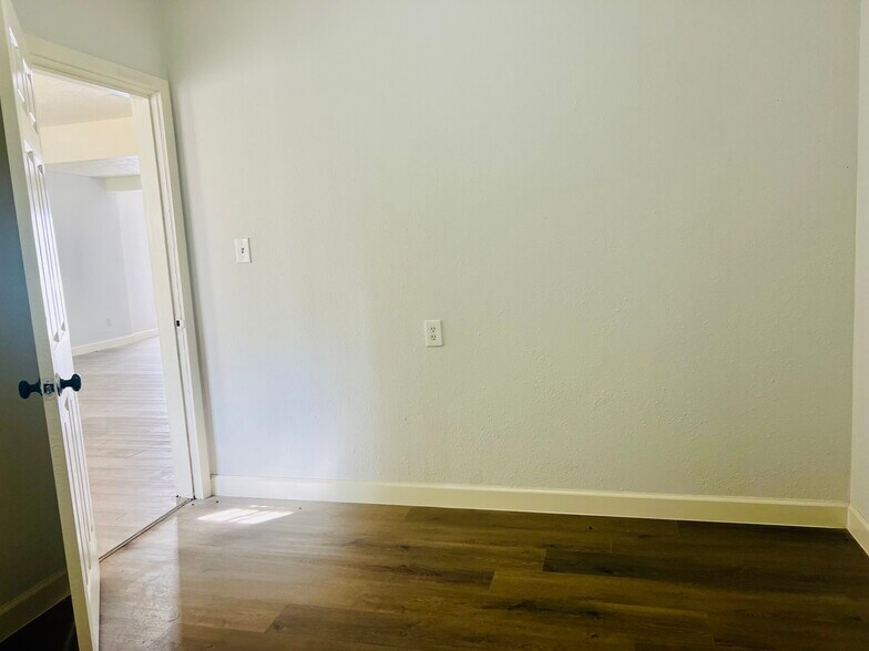 More Photos Of 7328 Bauman Rd, Houston Flex For Lease