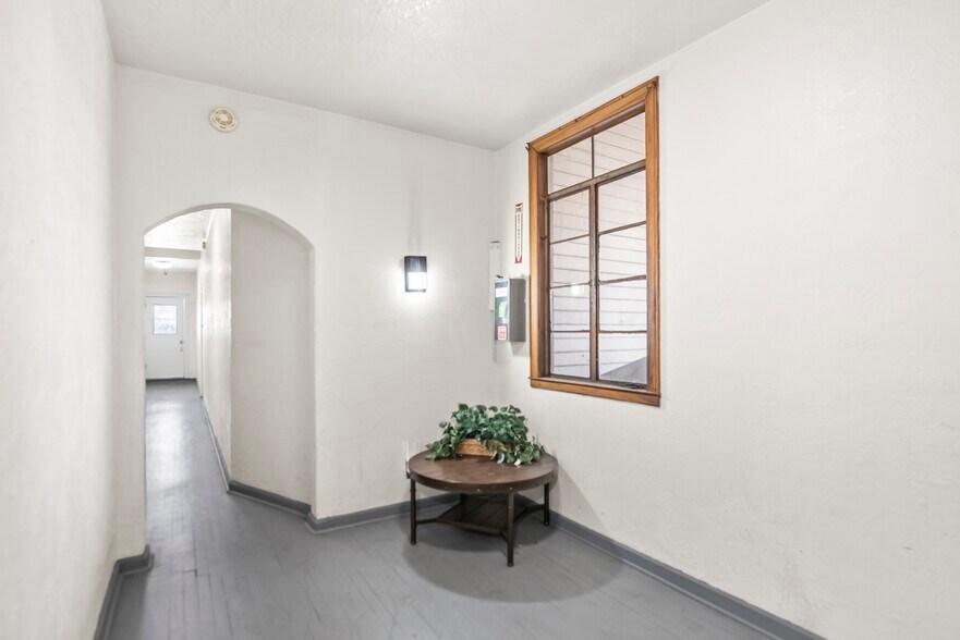 More Photos Of 1891 W San Carlos St, San Jose Storefront Retail Residential For Sale