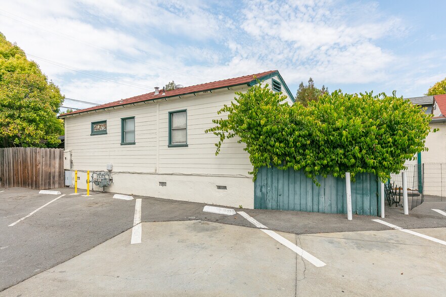 More Photos Of 405 N San Pedro Rd, San Rafael Restaurant For Sale