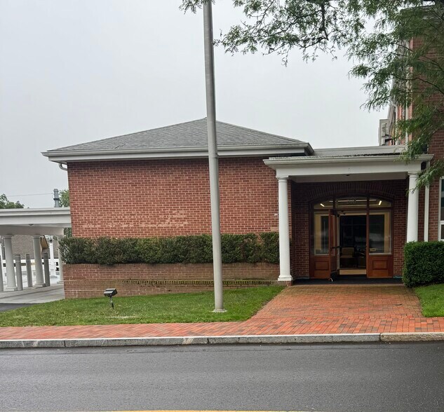 Primary Photo Of 208 Elm St, New Canaan General Retail For Lease