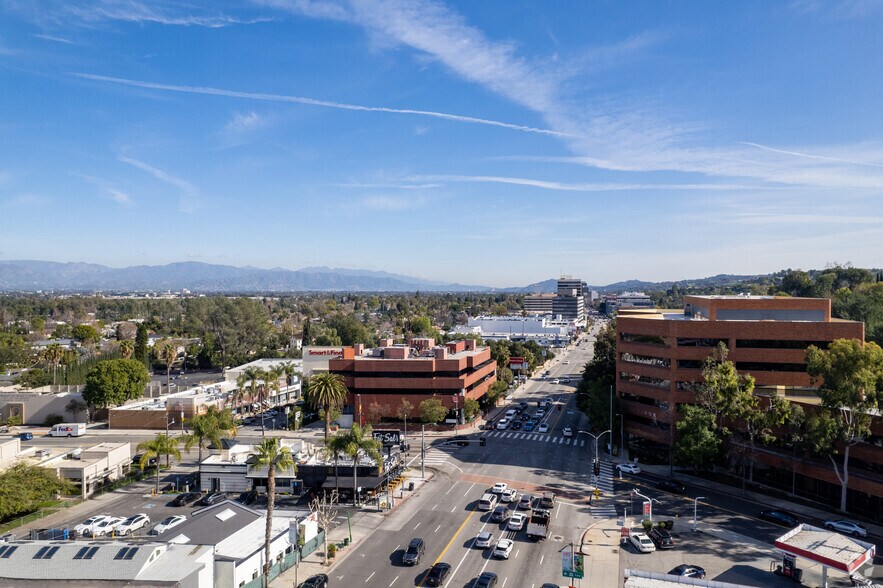 More Photos Of 16861 Ventura Blvd, Encino Office For Sale