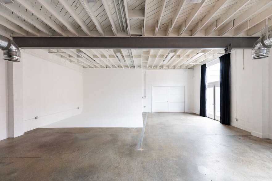 More Photos Of 2228 Barry Ave, Los Angeles Warehouse For Lease