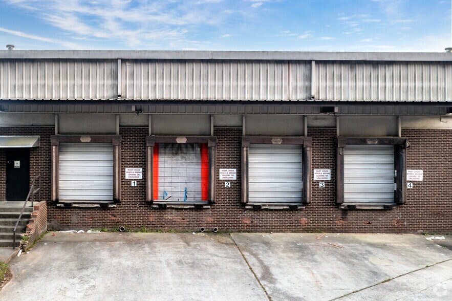 More Photos Of 1904 New Hope Church Rd, Raleigh Flex For Lease