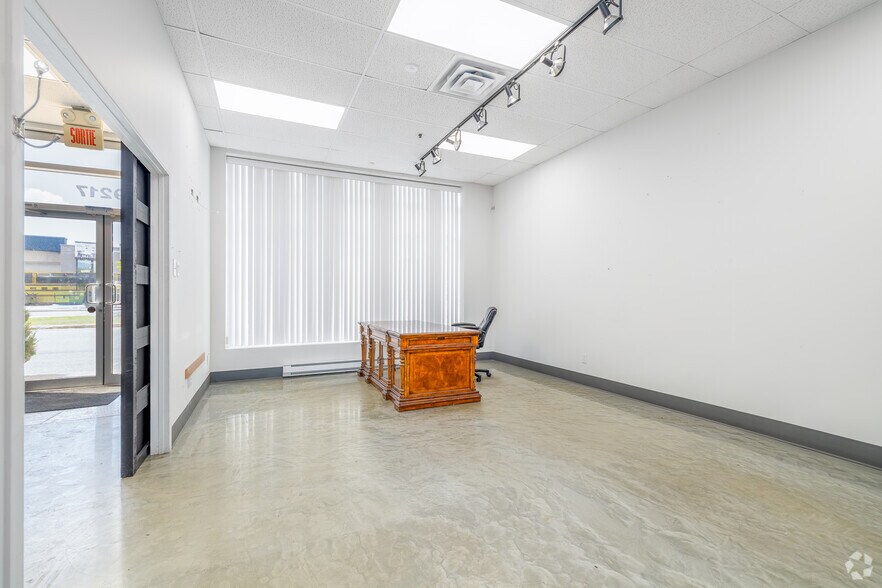 More Photos Of 9175-9225 Boul Langelier, Montréal Warehouse For Lease