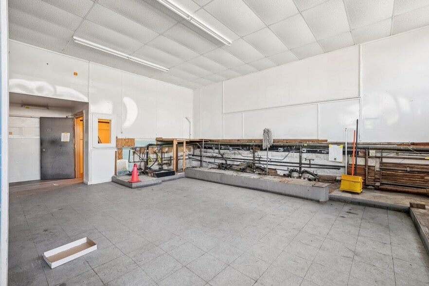 More Photos Of 700 10th Ave, San Francisco General Retail For Sale