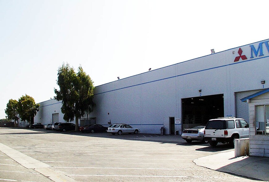 More Photos Of 3020-3070 E Victoria St, Compton Distribution For Lease