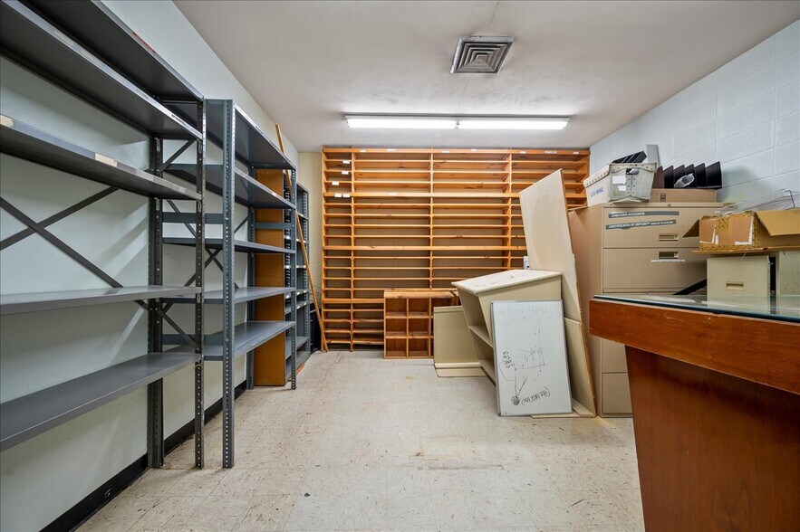 More Photos Of 111 W Commerce St, Lewisburg Bank For Sale