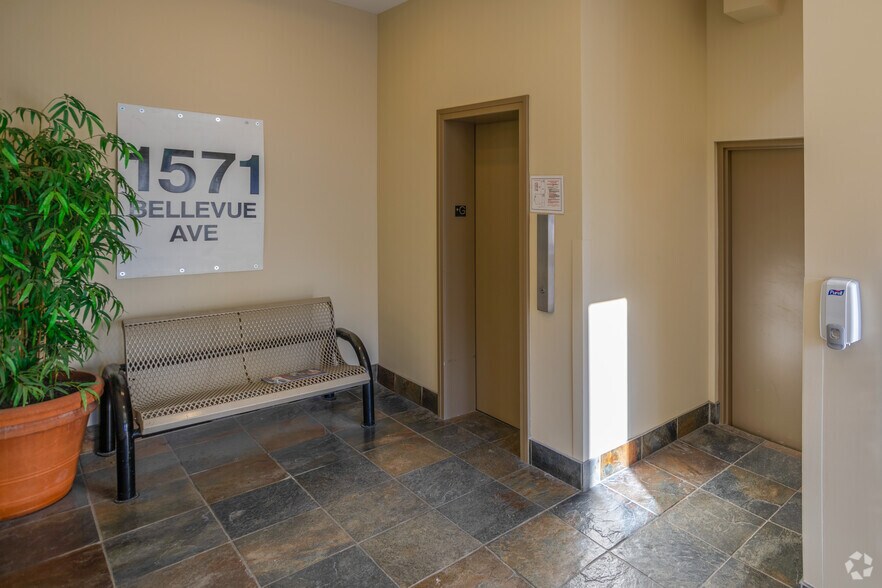 More Photos Of 1571 Bellevue Av, West Vancouver Office For Lease