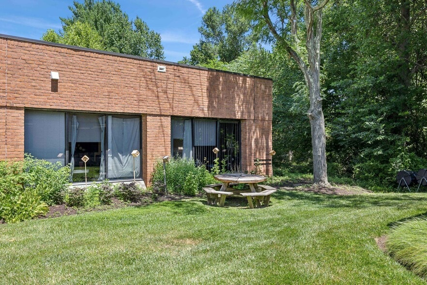 More Photos Of 10245-10255 Old Columbia Rd, Columbia Office For Sale