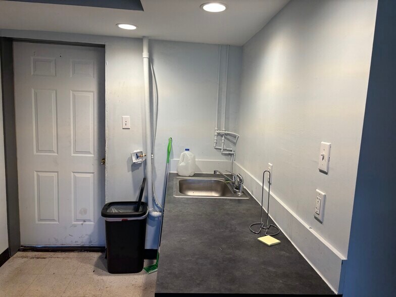 More Photos Of 1160 Easton Rd, Horsham Township Warehouse For Lease