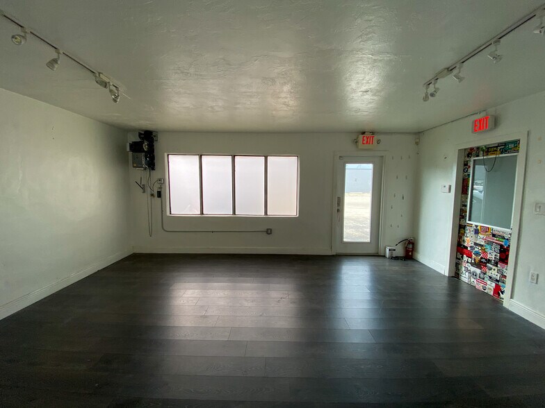 More Photos Of 2845 NW 35th St, Miami Warehouse For Sale