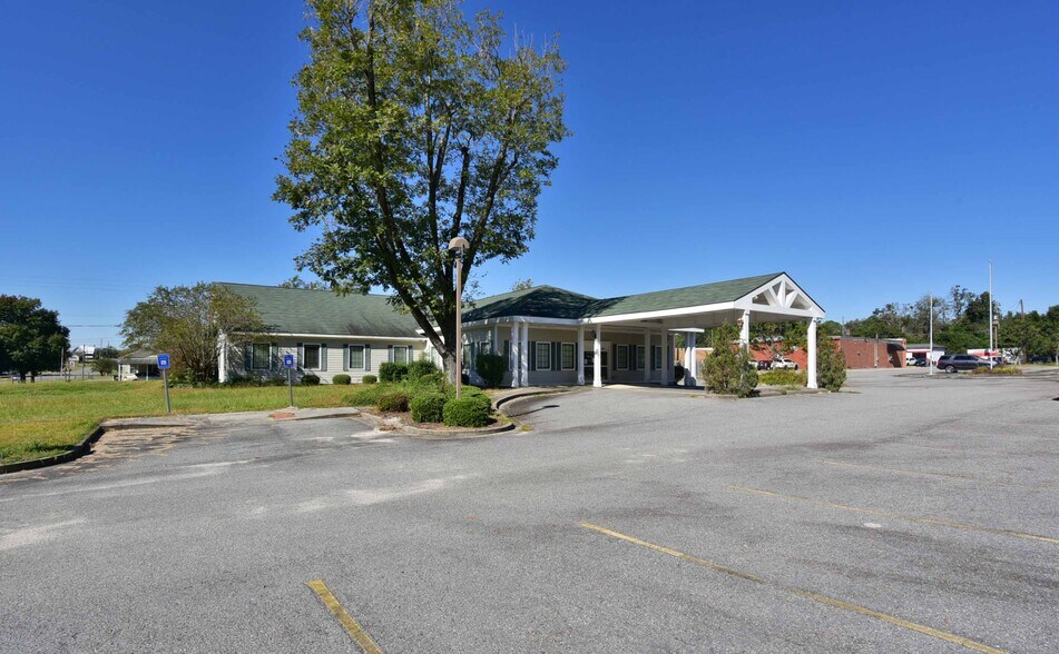 More Photos Of 354 E Washington Ave, Ashburn Healthcare For Sale