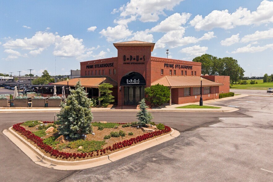 More Photos Of 800 W Memorial Rd, Oklahoma City Restaurant For Sale