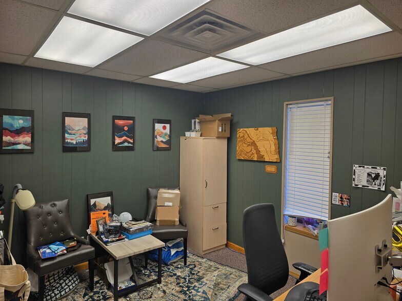 More Photos Of 1123 N 42nd St, Grand Forks Office For Sale