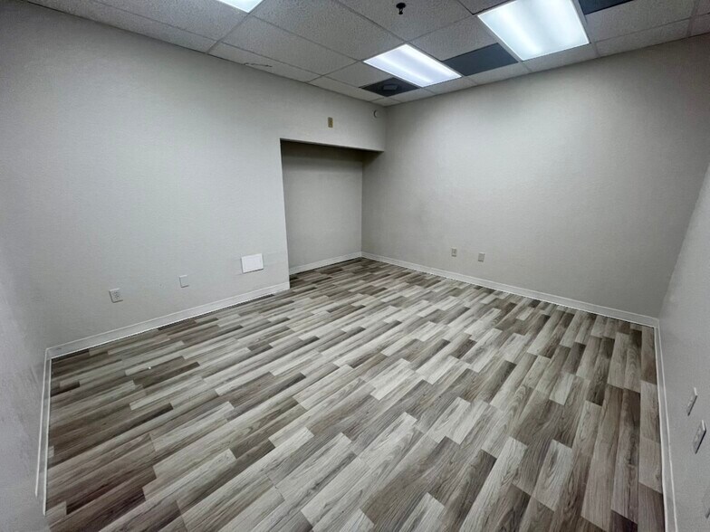 More Photos Of 6881 Kingspointe Pky, Orlando Flex For Sale