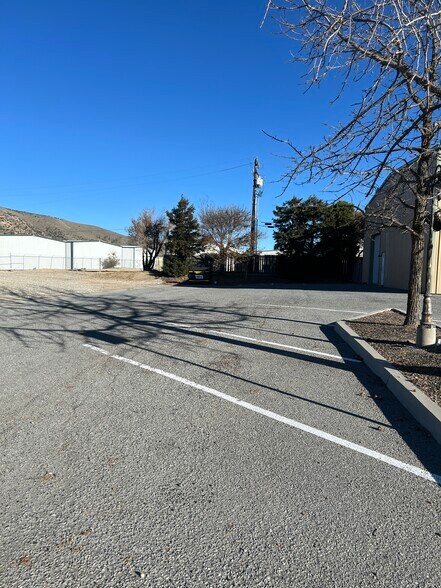 More Photos Of 428 N Curry St, Tehachapi Light Manufacturing For Lease