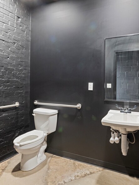 More Photos Of 120 N Western Ave, Oklahoma City Freestanding For Lease