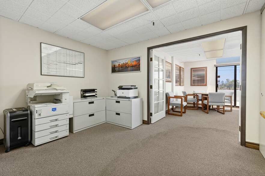 More Photos Of 1001 B Ave, Coronado Medical For Sale