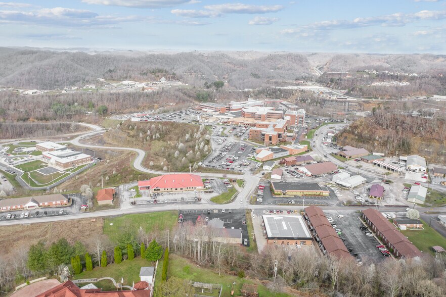 More Photos Of 182 Roy Campbell Dr, Hazard Medical For Sale