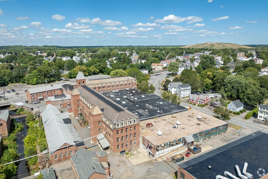 More Photos Of 144 W Britannia St, Taunton Manufacturing For Lease