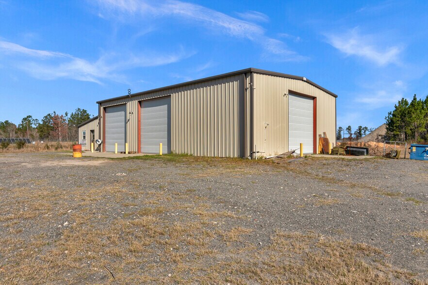 More Photos Of 3464 Albany Ave, Waycross Service For Sale