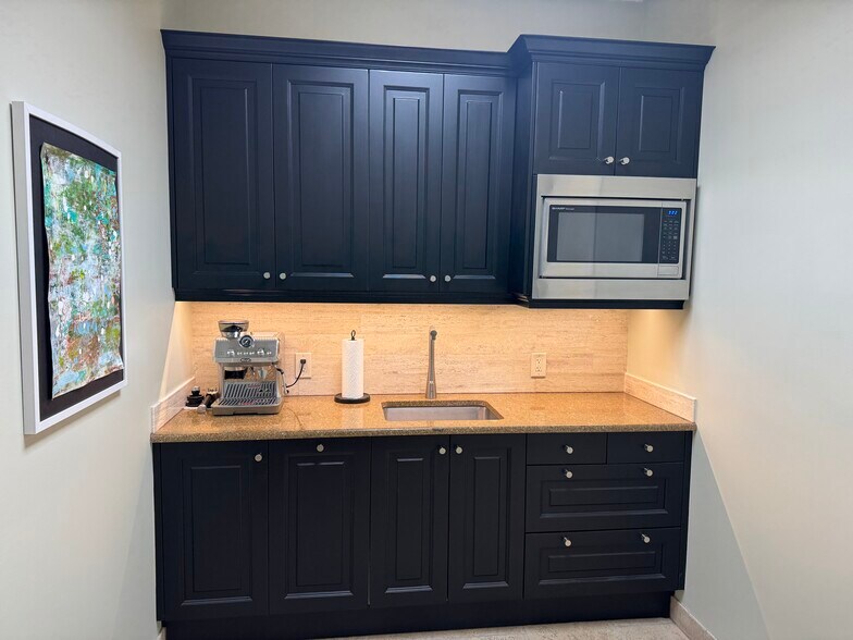 More Photos Of 2107 N Saint Marys St, San Antonio Loft Creative Space For Lease