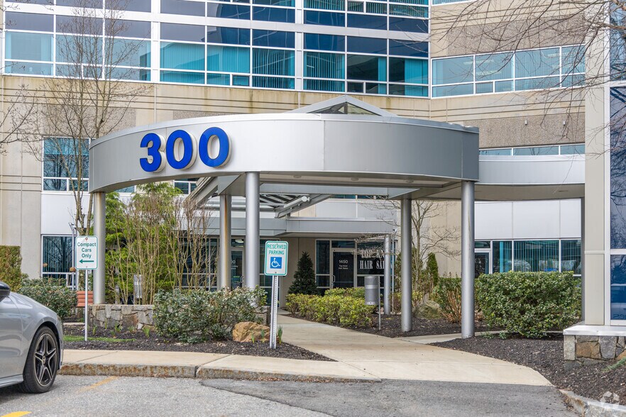 More Photos Of 300 Trade Center, Woburn Office For Lease
