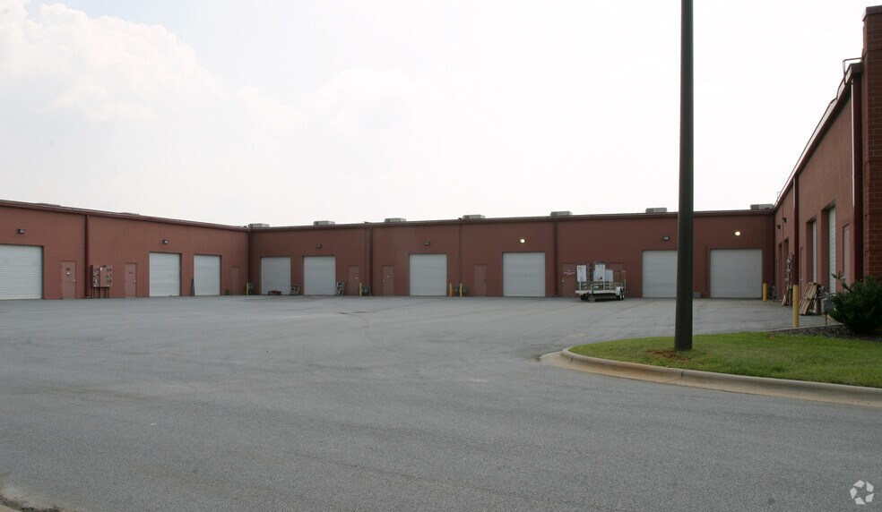 More Photos Of 8642 W Market St, Greensboro Unknown For Lease