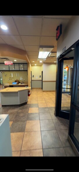 More Photos Of 211 S 18th St Expy, Kansas City Fast Food For Sale