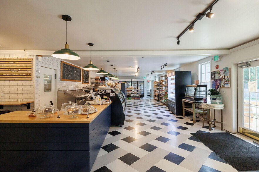 More Photos Of 139 S Main St, Sheffield Freestanding For Sale