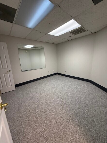 More Photos Of 10841 Kingston Pike, Knoxville Freestanding For Lease
