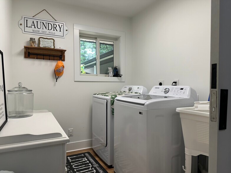 More Photos Of 10931 Telegraph Rd, Erie Flex For Sale