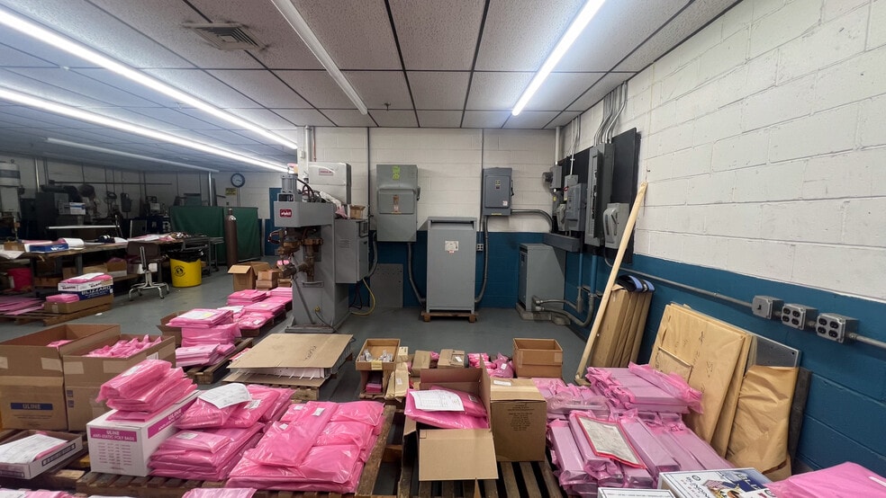 More Photos Of 450 S Fellowship Rd, Maple Shade Township Warehouse For Sale