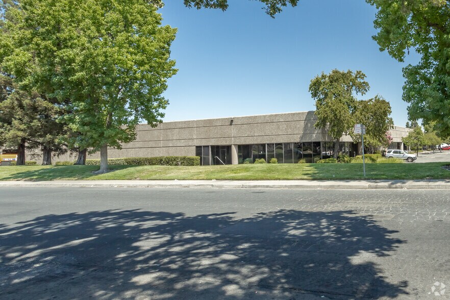 More Photos Of 3951 Research Dr, Sacramento Distribution For Lease