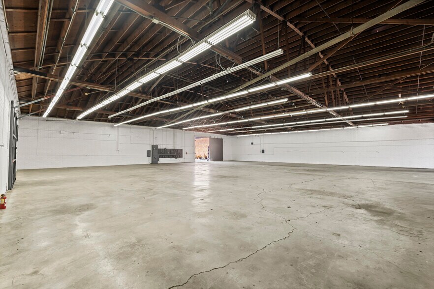 Primary Photo Of 3301 Maple Ave, Los Angeles Unknown For Lease