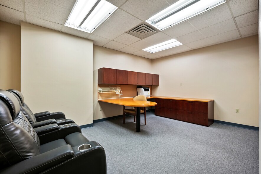 More Photos Of 12300 PERRY Hwy, Wexford Medical For Lease