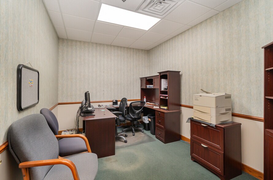 More Photos Of 6006 Westside Saginaw Rd, Bay City Office For Sale