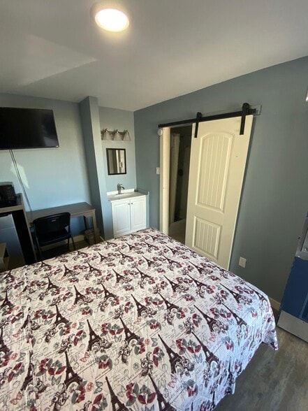 More Photos Of 921 E 8th St, Dallas Hotel For Sale